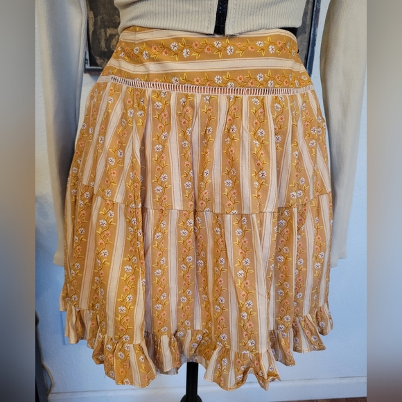 URBAN OUTFITTERS Prairie Tiered Floral Orange Shorts Size XS NWTs - Picture 8 of 10